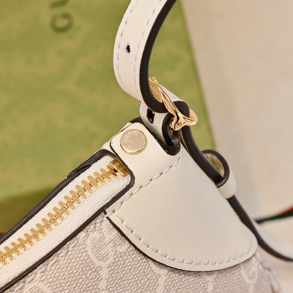 Gucci Emblem Small Zipped Tote Bag – 815218