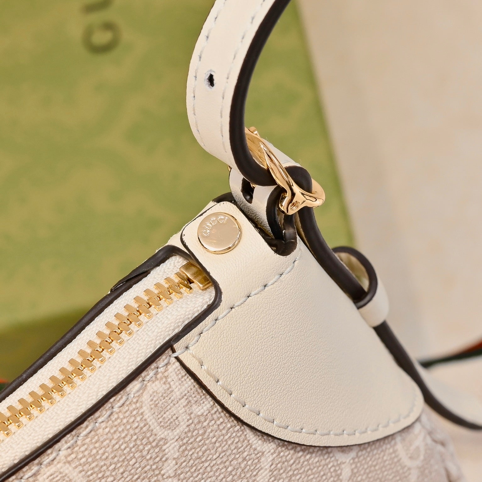 Gucci Emblem Small Zipped Tote Bag – 815218
