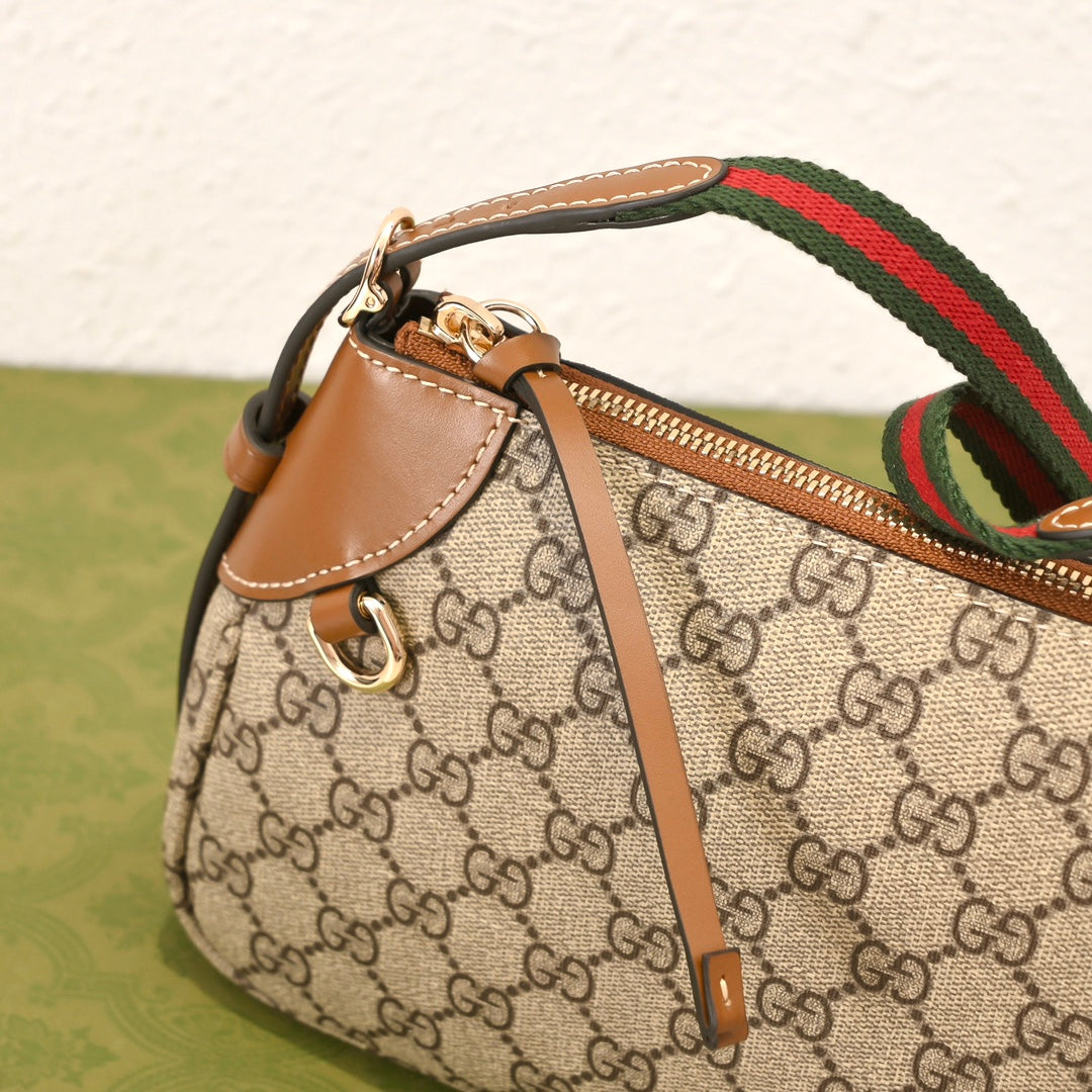 Gucci Emblem Small Zipped Tote Bag – 815218